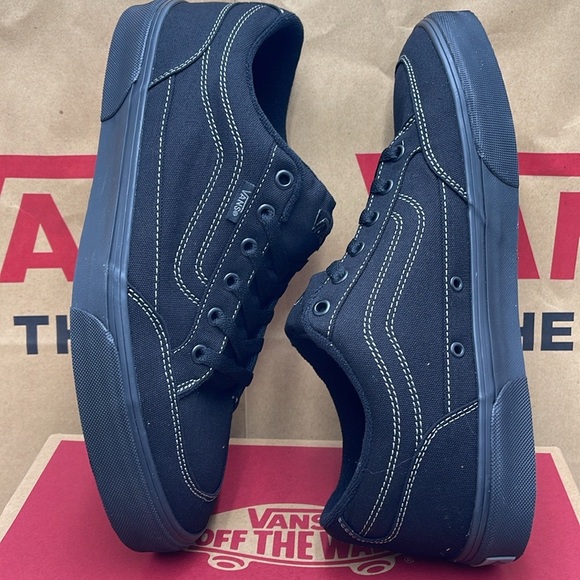 Vans Men’s Bearcat (Canvas) Black/Black
VN000DT2186
Sneakers - Picture 6 of 16